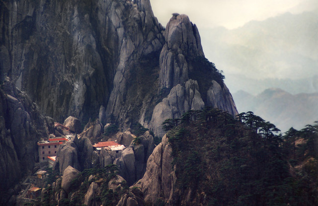 7904 Living on the hills of Huangshan--China