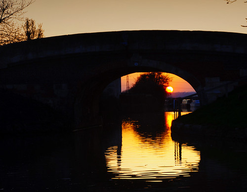 bridge trees sunset reflection water silhouette canal pentax wiltshire semington kennetavon kx