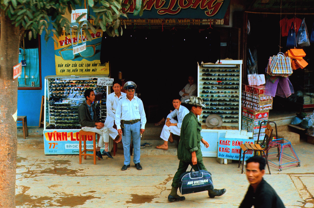 Quang Ngai store fronts - Các cửa tiệm ở Quảng Ngãi