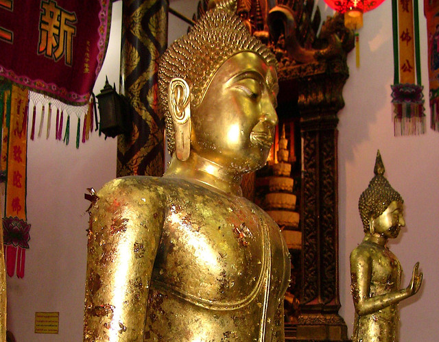 Thailand- Wat Phananchoeng , Vergoldete Buddha-Statue - 4/12345