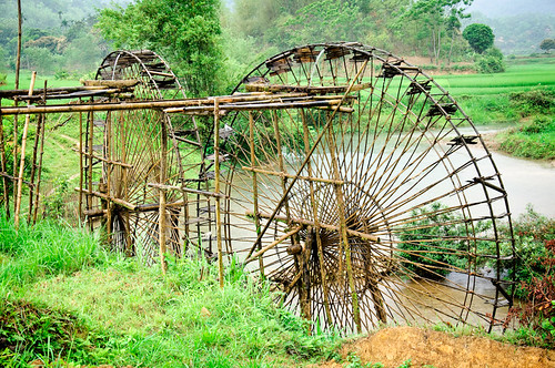 park travel tourism landscape nikon scenery asia tour rice paddy wheels north bamboo vietnam motorbike national backpacking irrigation hmong waterwheels ninhbinh d90 limestonekarst puluong whitethai goneforawander