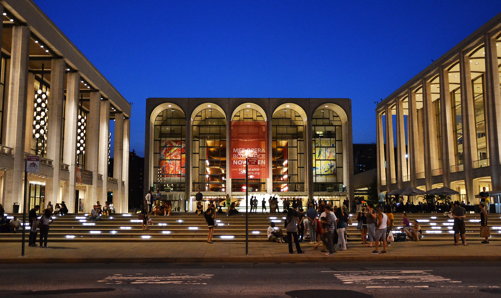 Hall right. Metropolitan Opera House (Lincoln Center). Линкольн центр. Lincoln Centre New York City. David h. Koch Theater.