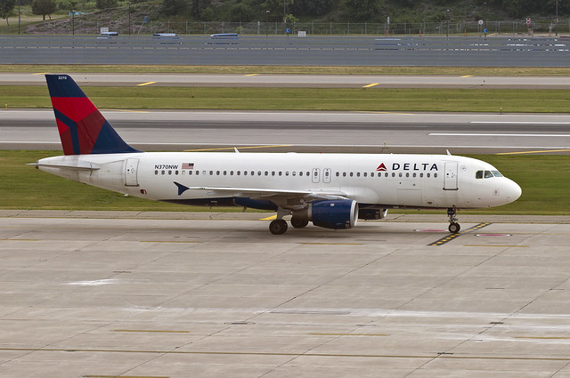 Delta A320 N370NW