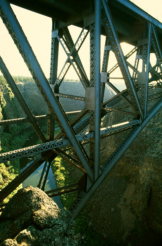 travel bridge sunset summer cliff film oregon river bend railway slide august canyon scan m42 pacificnorthwest fujifilm flektogon 20mm crooked 2011 carlzeissjena velviarvp 2820mm voigtlanderbessaflex