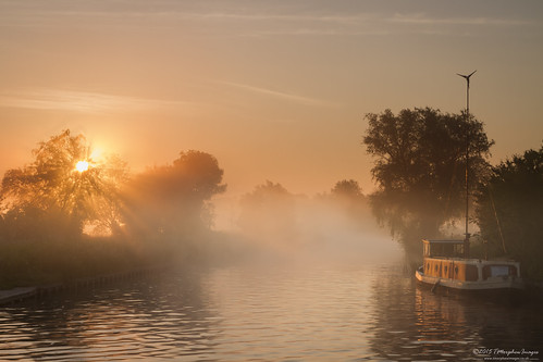 uk morning trees cambridge england sun mist misty fog sunrise river boats dawn early still warm midsummer cam calm milton barge navigation cambridgeshire eastanglia rivercam horningsea baitsbitelock conservatorsoftherivercam