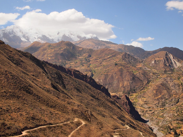 Road-Illimani-Bolivia