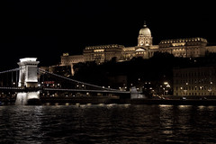 Castillo de Buda y puente de las cadenas de noche
