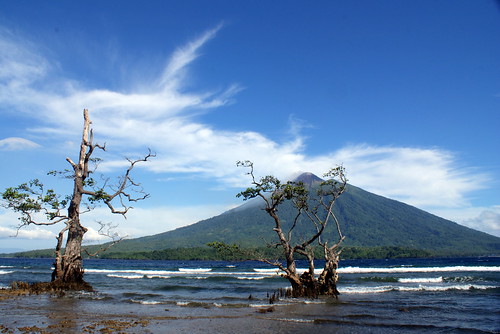 indonesia volcano maluku clove ternate spiceislands