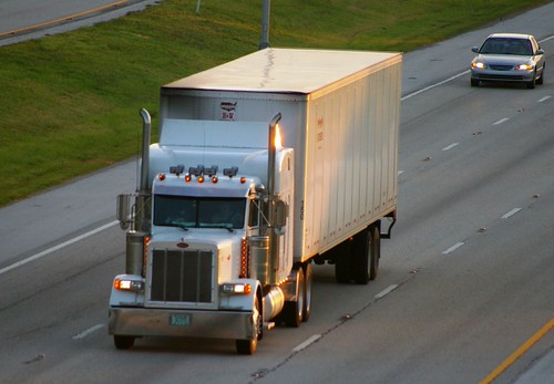 Peterbilt by scotrailm 63A, Caught in the early morning sunrise on the Interstate 4 (1-4) Highway, Orlando. 15/08/2011.