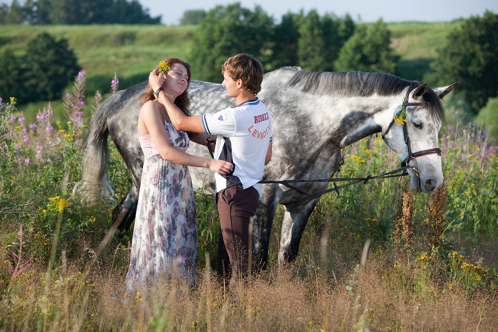 Лошади КСК Левадия. Женщина на лошади фото. Мужчина на лошади фото. Кататься лошадь свадьба.