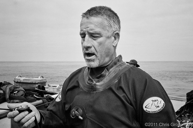 Fellow diver Bob Davis between dives at Begg Rock - Minolta Freedom Escort - XP2