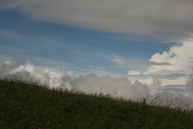 夏の雲と霧ヶ峰