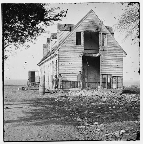 Dutch Gap, Virginia (vicinity). Deserted farm house near Dutch Gap canal (LOC) | by The Library of Congress