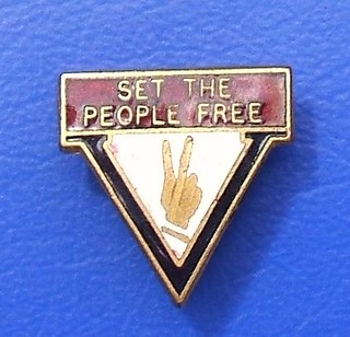 ‘Set the People Free’ - Conservatives election campaign badge (1950 & 1951)