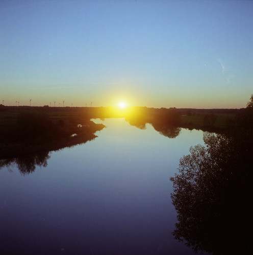 sunset river sonnenuntergang fluss aller jeversen fujireala100 yashicamat124