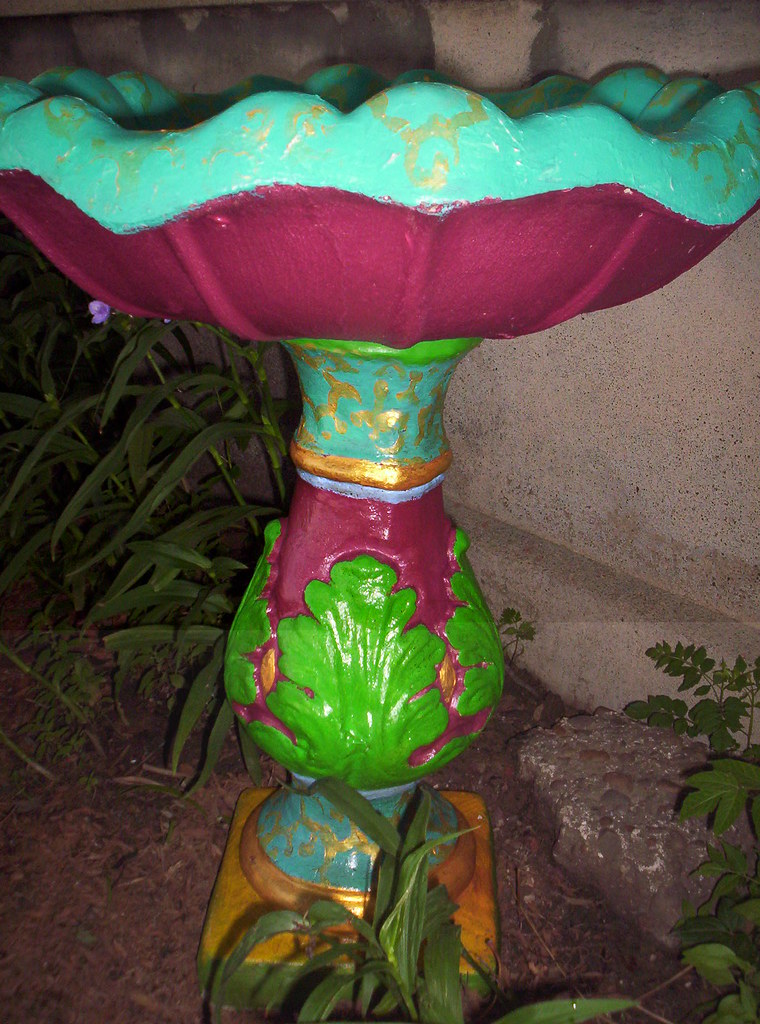 freecycled birdbath, after! | again, the magic of paint. ins… | Flickr