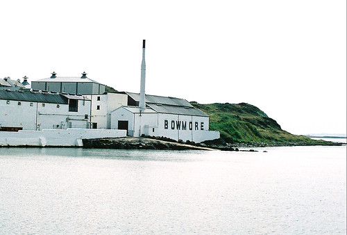 scotland islay whisky distillery bowmore lochindaal
