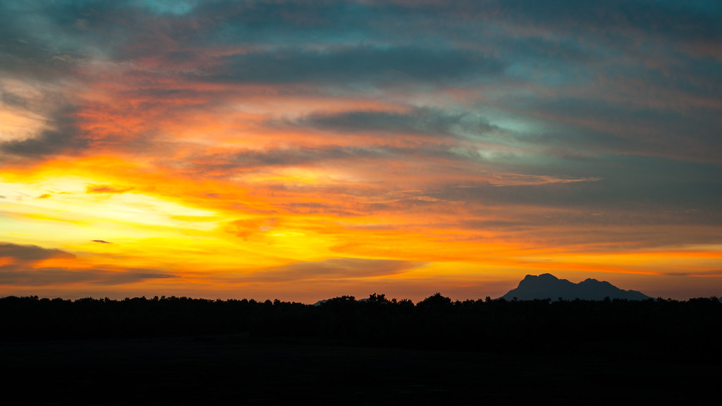 27 Foto Pemandangan Sunset Di Gunung Kumpulan Gambar 