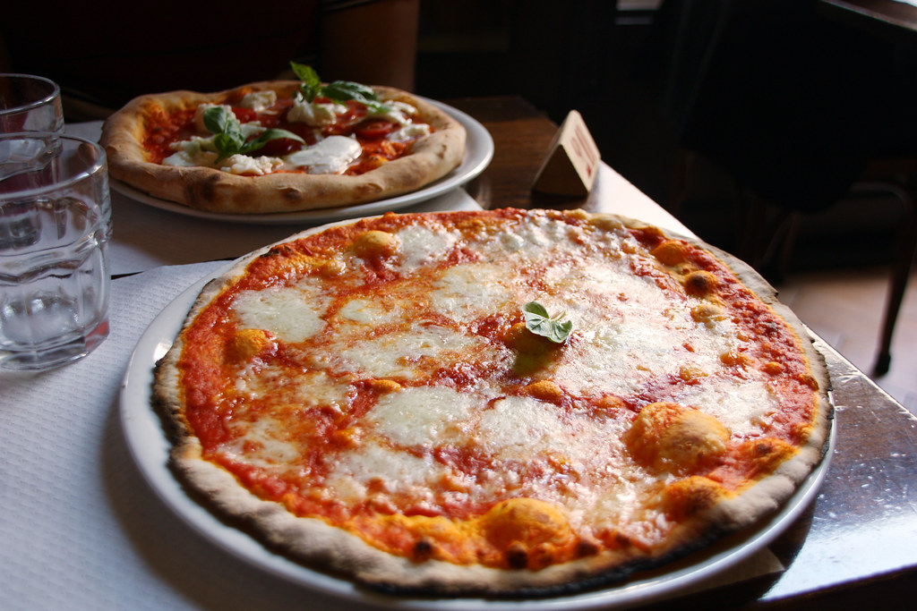 Travel&Food: Rome versus Neaples the real pizza