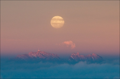 autumn sunset moon mountain alps clouds switzerland evening fullmoon alpine moonrise alpenglow beltofvenus säntis alpstein rigi nebelmeer hochnebel
