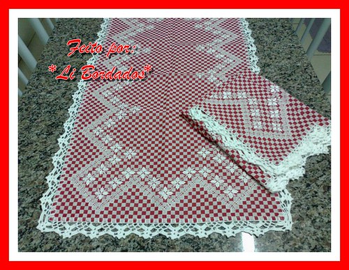 Caminho de mesa bordado em tecido xadrez