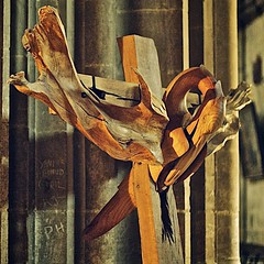 Pelican Cross, Cathédrale Saint-Étienne de Bourges