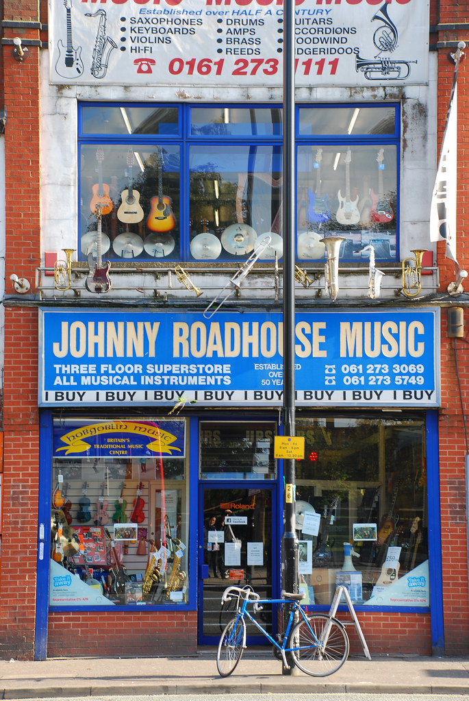 music instrument shop on oxford road, manchester | Roy Rao Photography