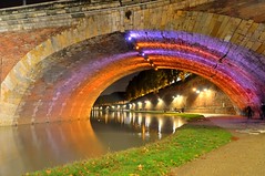 Couleurs sous le pont neuf à Toulouse (hdr)