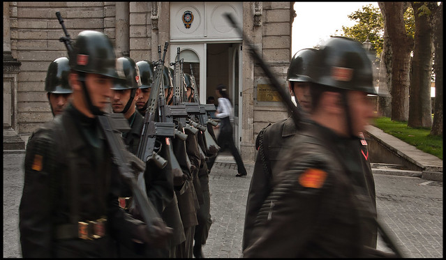 Cambio de guardia en Dolmabahçe
