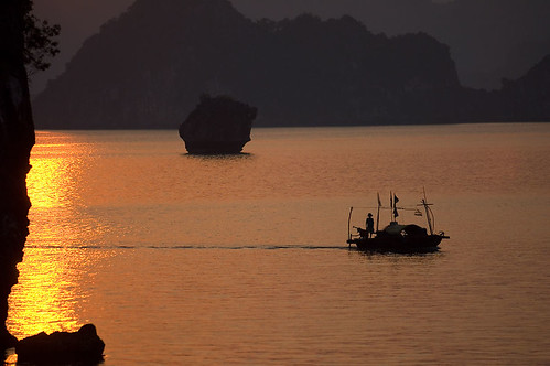 How To Choose a Junk in Ha Long Bay | by Hoiantourism