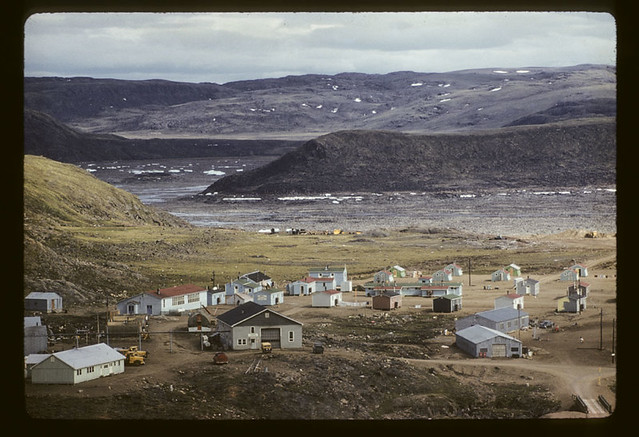 Apex, Inuit Village at Frobisher Bay / Apex, village inuit, sur la baie Frobisher