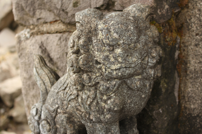 岩木山山頂神社の狛犬（左）