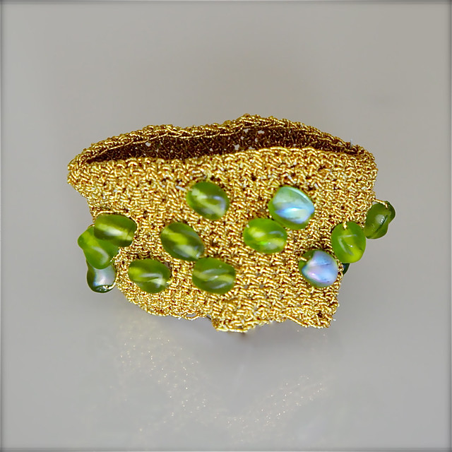 Gold Lame green beaded bracelet 2