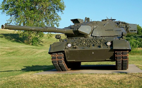 ontario canada tank kingston mypics rmc royalmilitarycollegeofcanada leopardc2tank collègemilitaireroyalducanada