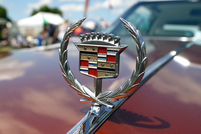 Cadillac Sedan de Ville, hood emblem, c1974