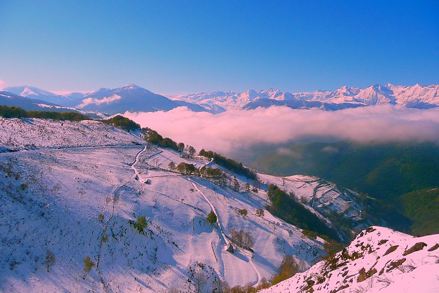 Col d'Aspin (Hautes-Pyrénées, Occitanie, Fr) - Sous la neige et le soleil