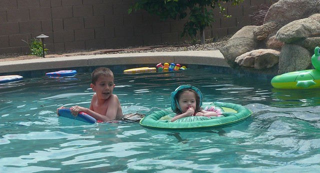 003 Koston and Lylee in the Pool
