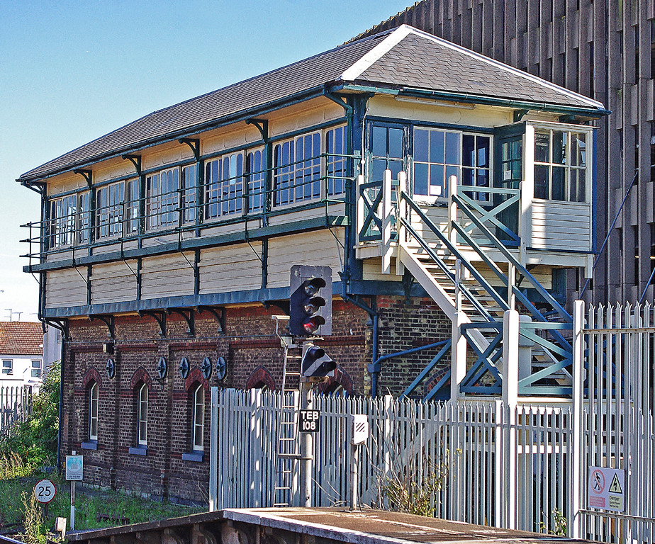 Legbourne Signal Box RD11917. Eastbourne Signal Box. | RD11917. A closer view of … | Flickr