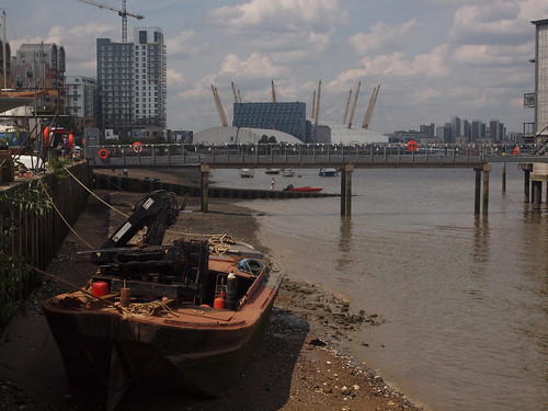 Boat on The Thames | I walked from Woowich Arsenal to Greenw… | Flickr