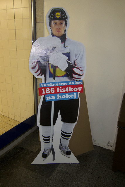 Hockey player cut-out