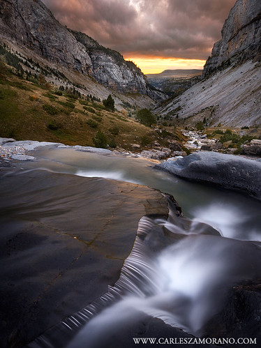 Downstream by Carles Zamorano, Bellós river in upper Añisclo Canyon at sunset. Pyrenees range

1Ds mk3 + 17-40 f4 / multiple expose