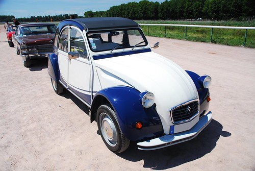 Citroën 2cv 6 Charleston blanche et bleue | 4ème Rétro Festi… | Flickr