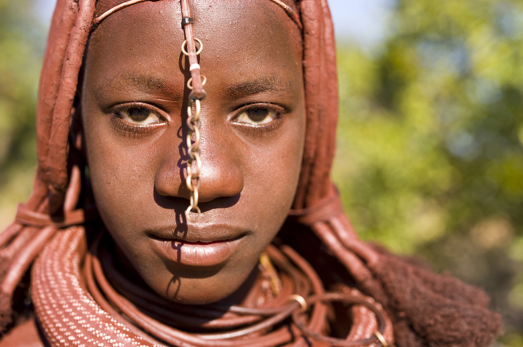 Tribe himba black. Племя Химба. Эксперимент с племенем Химба. Племя Химба женщины. Девушки племени Химба.