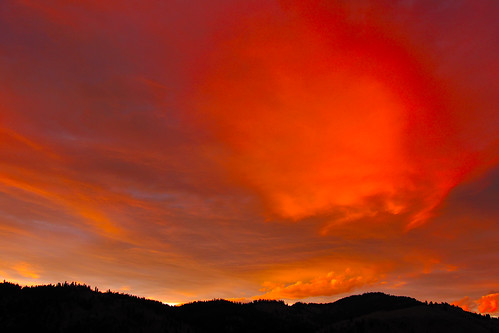 sunset red sky mountains kettlefalls