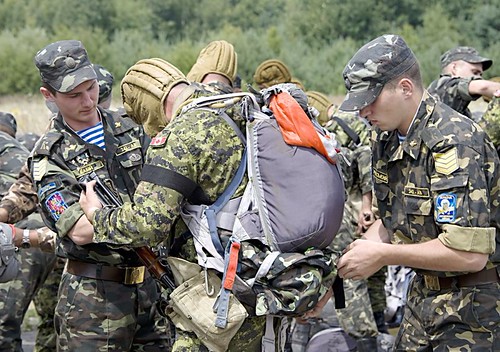 Canadian forces participate in airborne operations during Rapid Trident 2011