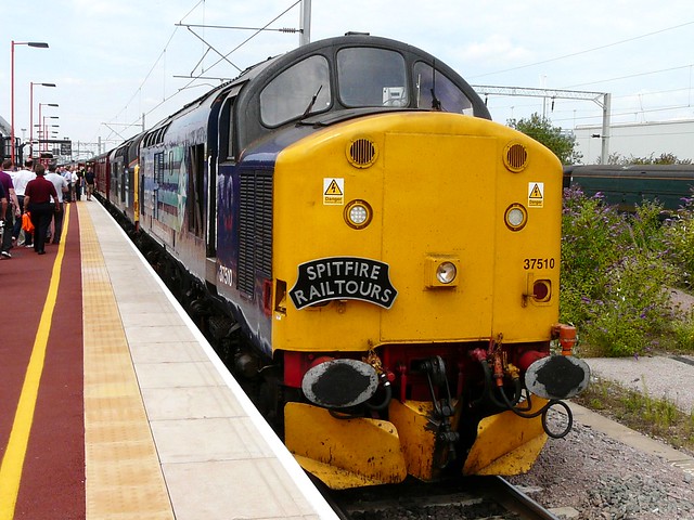 37510 and 37087 at Rugby, 15th July 2011
