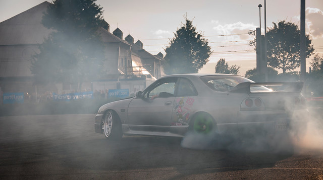 Nissan Skyline drifting