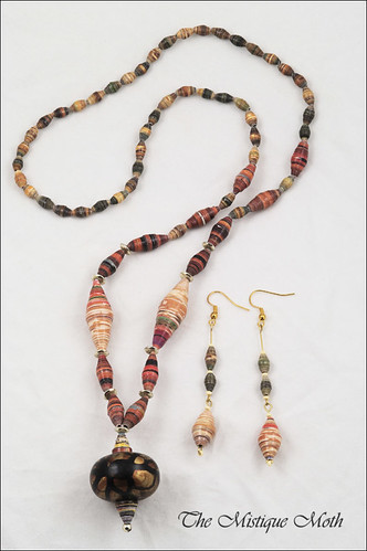 paper beads necklace and earrings | mistiquemoth.wordpress.c… | Flickr