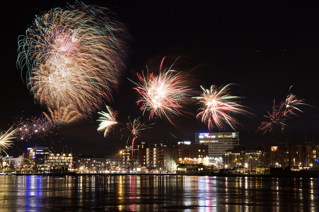 New years eve fireworks. Jyväskylä, Finland (01/52)