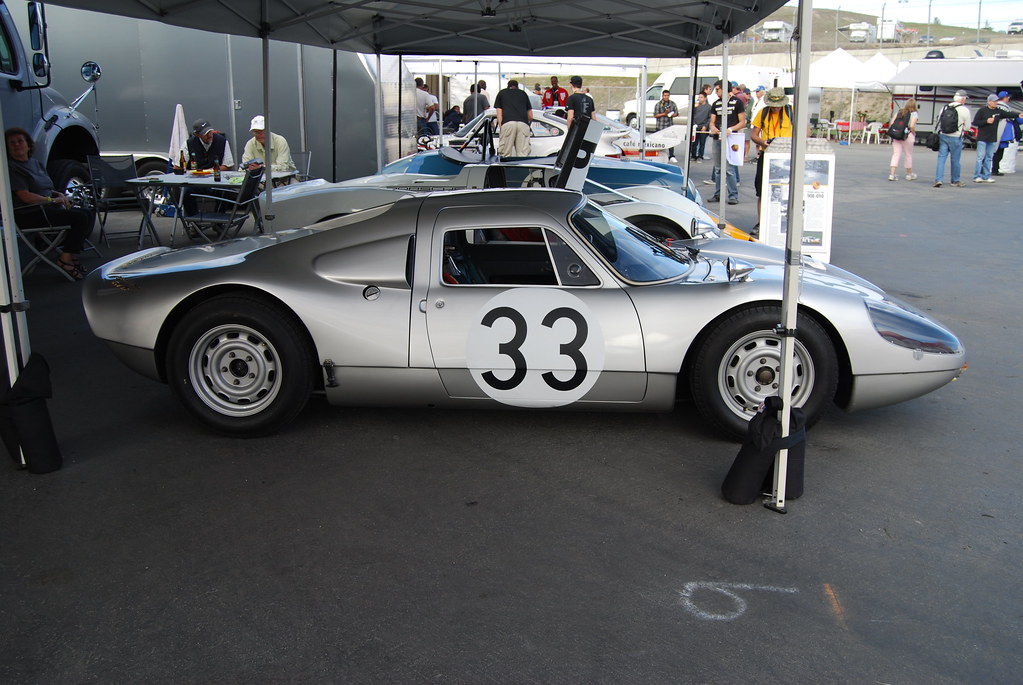 Silver Porsche 904 #33 from right side